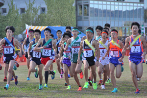 スタートする男子選手たちの画像