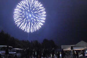 中越大震災慰霊の花火の画像