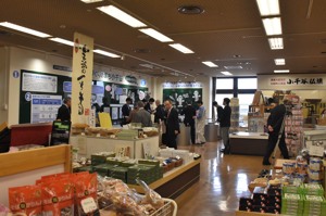 物産売店から望む展示コーナーの画像