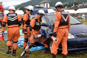 交通事故救出訓練の画像