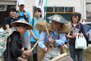 狼煙太鼓を披露する狼煙乃会の画像