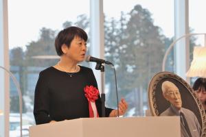受賞に対する思いを話す野木さんの画像