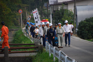 避難する近隣住民のみなさんの画像