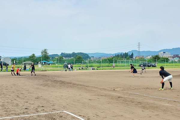 信濃川河川公園での試合の様子