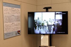 映像資料モニターに映る町葬の様子