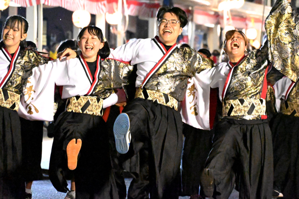 よさこいを踊る団体の画像