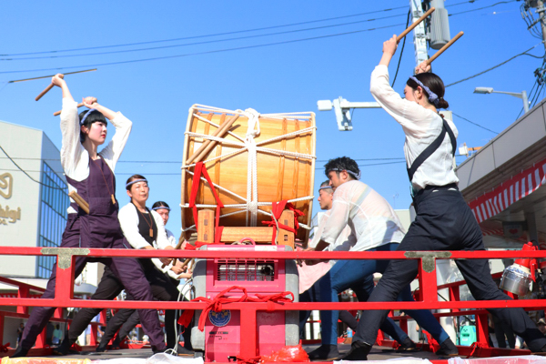 小千谷太鼓を披露する鼓陵会の画像