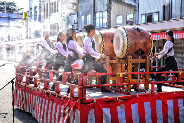 小千谷太鼓を披露する鼓陵会の画像