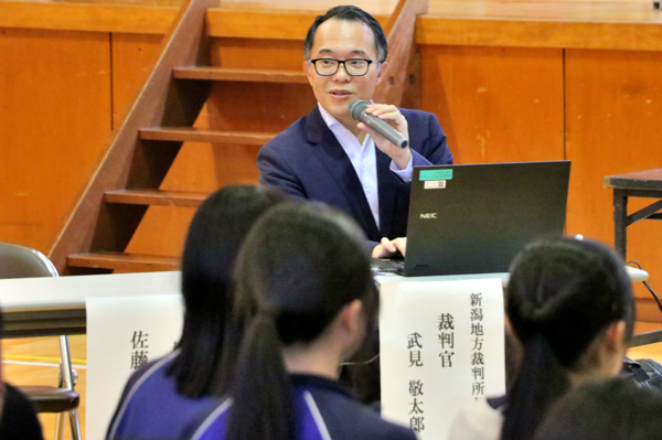 講師の武見裁判官の画像