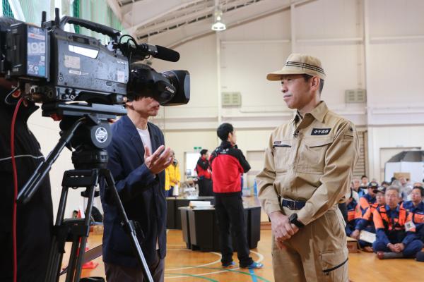 取材を受ける市長の様子の画像