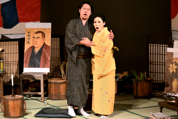 デュエットを披露するロドルフォとミミの画像