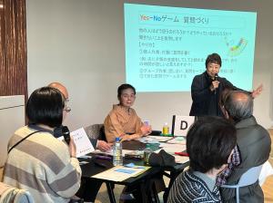 講師が説明している様子の画像