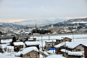 雪に覆われた市内の画像