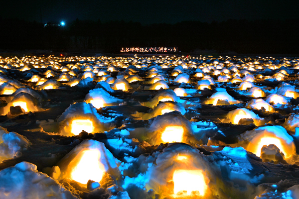 雪原に広がるほんやら洞の画像