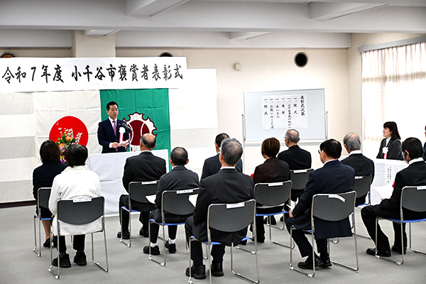 褒章者表彰式であいさつをする宮崎市長の画像