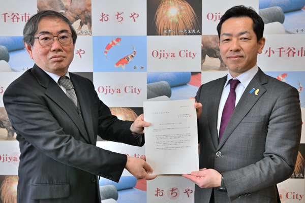 宮腰会長と宮崎市長の記念写真の画像