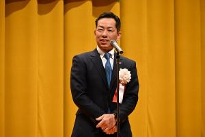 挨拶する市長