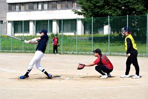 千谷運動公園野球場での試合の様子