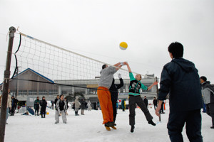 雪上ソフトバレーボールの画像