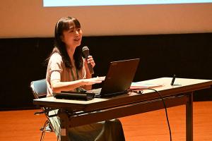 講師の荻原愛さん