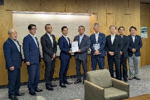 総務省へ要望活動をする地域医療連携推進協議会の画像