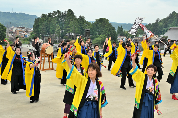 お囃子と読祭のコラボパフォーマンスの画像
