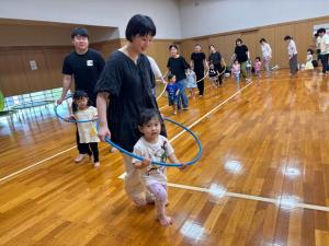 フラフープ遊びの様子です。