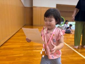 メダルと賞状をもらった様子です。