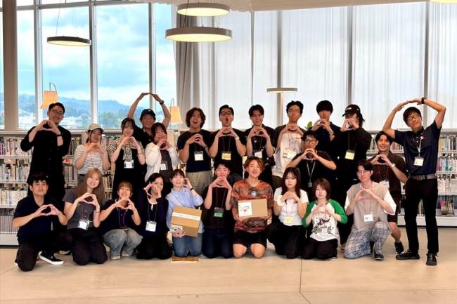 参加学生の集合写真の画像