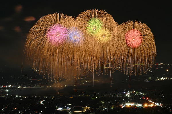 尺玉五発同上打花火の画像