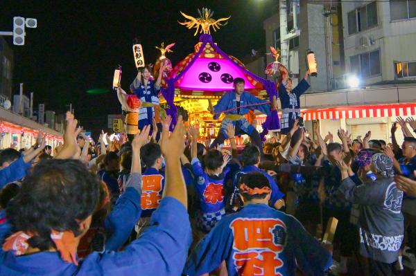 四社会万灯みこしの画像