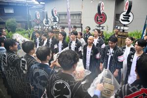 木遣りを奉納する片貝若連合のみなさんの画像