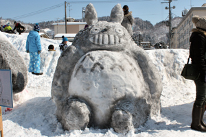 トトロの雪像の画像