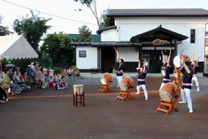 太鼓の演奏をする長岡技術科学大学のみなさんの画像