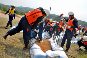 消防団合同防水訓練の画像