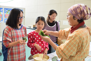 ちまき巻き体験の画像