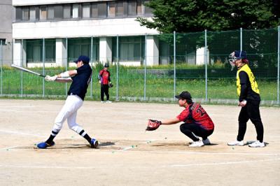 千谷運動公園野球場での試合の様子